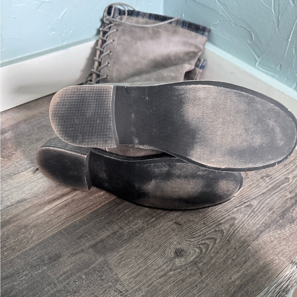 Grey boots - Picture 3 of 4
